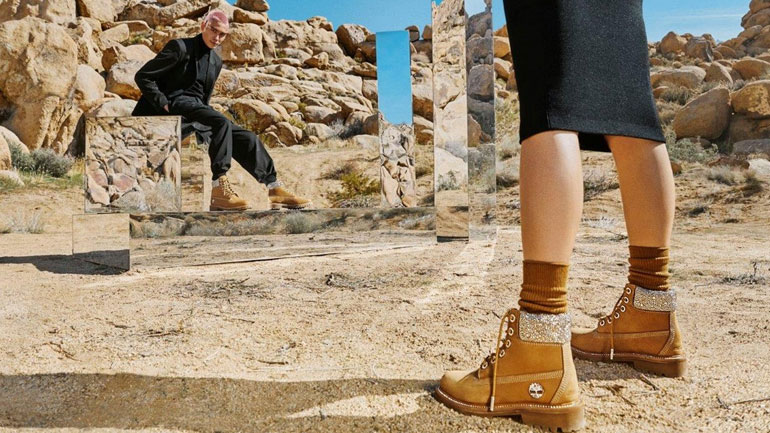 Τα νέα Timberland με την υπογραφή του Jimmy Choo που δημιουργήθηκαν για καλό σκοπό