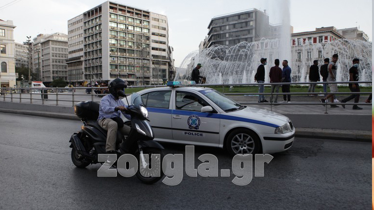 Εικόνες από τις περιπολίες της ΕΛΑΣ στα πάρκα της Αθήνας για την αποφυγή συγκεντρώσεων