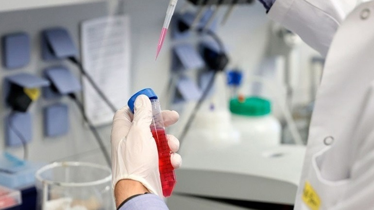 Covid-19: Sanofi και GSK υπόσχονται να δώσουν έως 72 εκατ. δόσεις του εμβολίου τους στον Καναδά