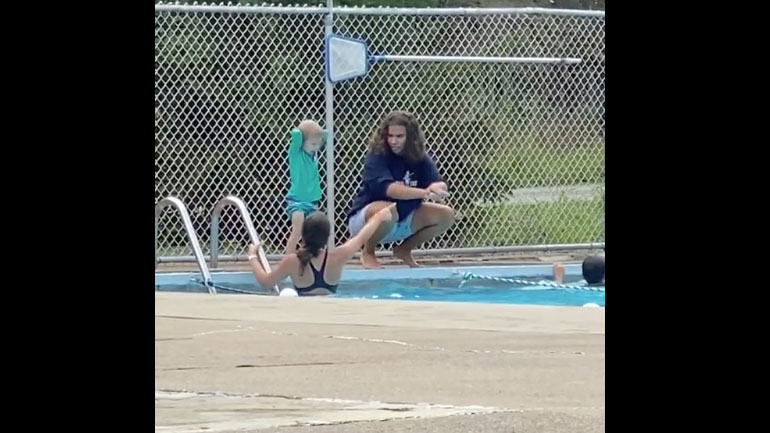 Έτσι βουτάμε στην πισίνα