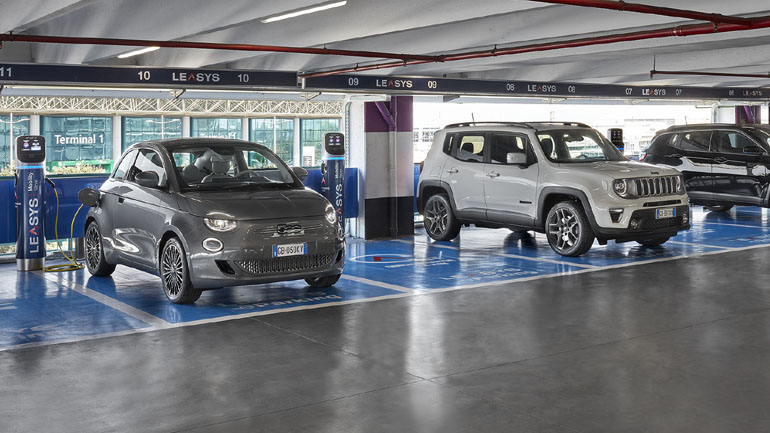 H Fiat τοποθετεί φορτιστές και στα αεροδρόμια