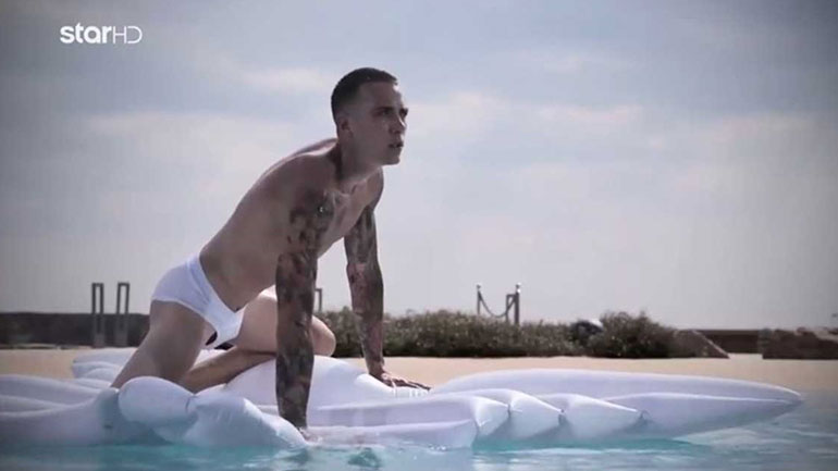 GNTM: Ο Παναγιώτης της Ζενεβιέβ έκλεψε τις εντυπώσεις στη φωτογράφιση στην πισίνα