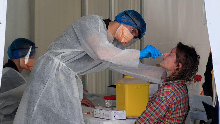 Γαλλία: Το Παρίσι θα απαγορεύσει τις συναθροίσεις περισσότερων των 10 ατόμων