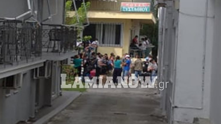 Λεωφορεία με μετανάστες στα Καμένα Βούρλα – Αντιδρούν οι τοπικές αρχές