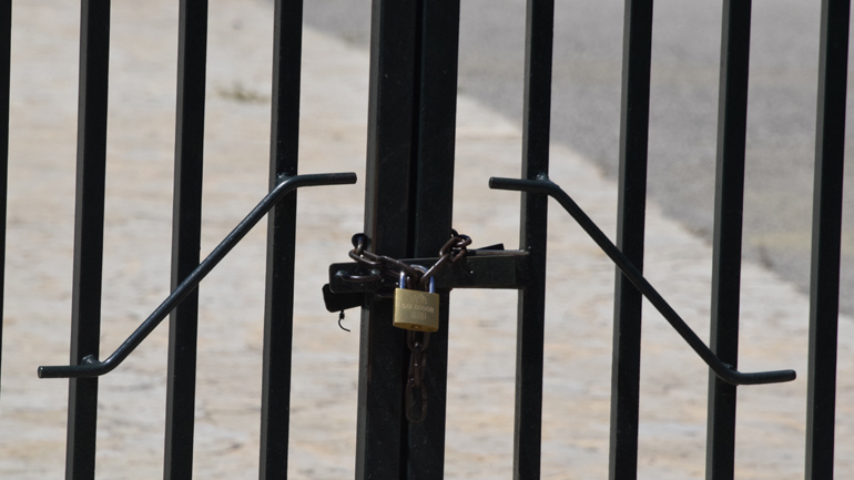 Λουκέτο σε 94 σχολεία σε όλη τη χώρα λόγω κορωνοϊού – Δείτε τη λίστα του υπουργείου