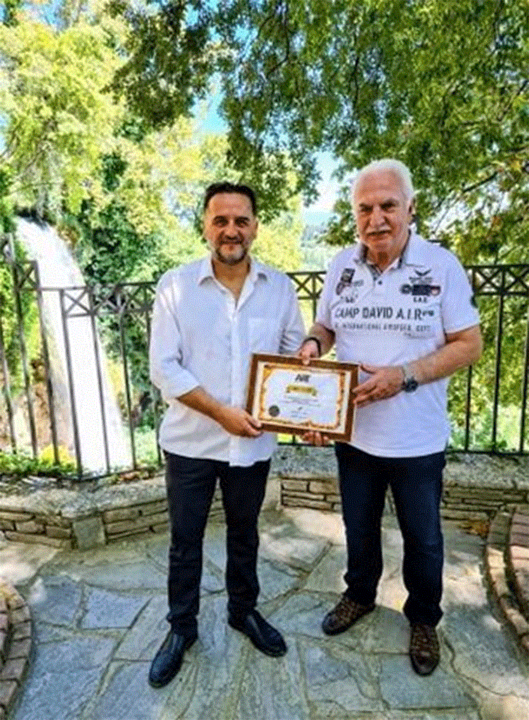 Η Βράβευση του Λεωνίδα Τούσια από τον Γιώργο Τσούκαλη