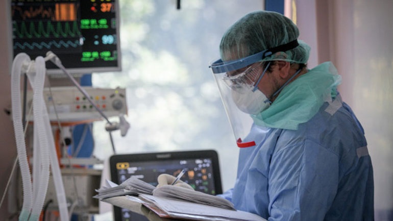 Οκτώ νεκροί μέσα σε λίγες ώρες από κορωνοϊό – Στα 365 τα συνολικά θύματα