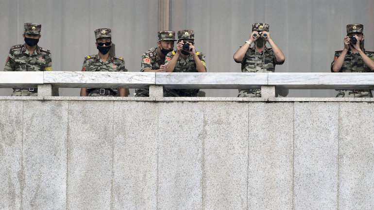 Σεούλ: Στρατιωτικοί της Βόρειας Κορέας σκότωσαν Νοτιοκορεάτη και έκαψαν το πτώμα του