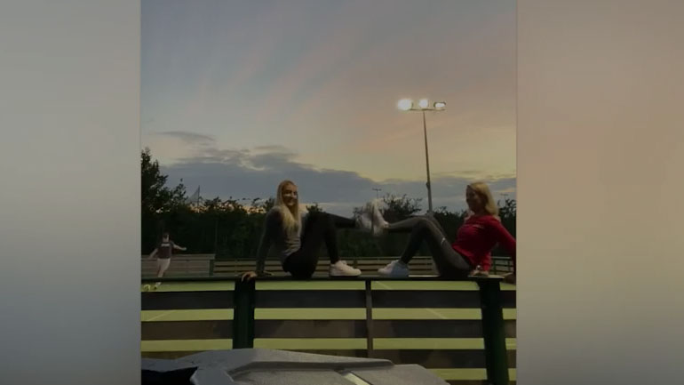 Λήψη φωτογραφίας δίπλα σε γήπεδο ποδοσφαίρου=επικίνδυνο