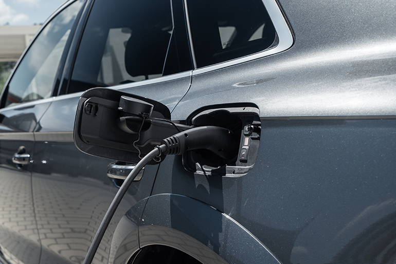 Οι εκδόσεις Plug in hybrid που συνδυάζουν κινητήρα εσωτερικής καύσης και ηλεκτροκινητήρα προσφέρουν καλύτερες επιδόσεις και χαμηλότερη κατανάλωση 