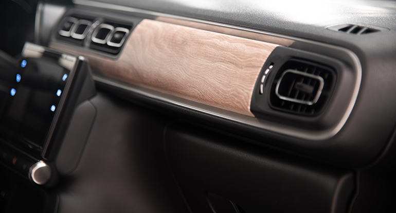 Φυσικά αλλαγές και ξεχωριστές επενδύσεις έχει και η καμπίνα των επιβατών...