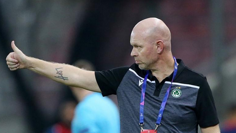 Μπεργκ: «Δεν μπορώ να καταλάβω γιατί δεν είδε το φάουλ το VAR»