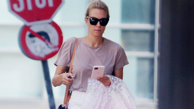 Το street style της Βίκυς Καγιά που μπορούμε να αντιγράψουμε όλες