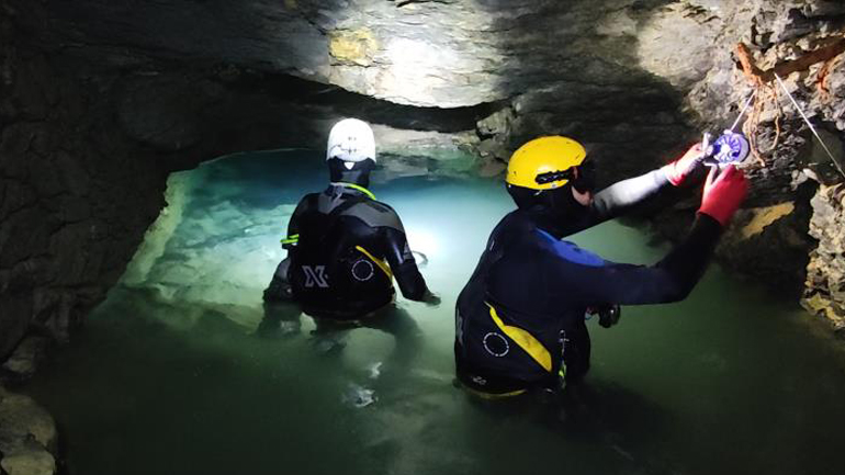 Σπηλαιοκατάδυση σε πλημμυρισμένο ορυχείο του Λαυρίου – Τι ανακάλυψαν οι δύτες