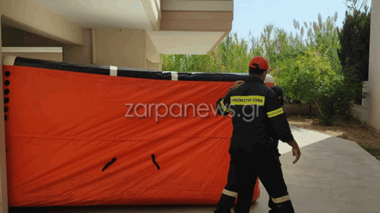 Γυναίκα στα Χανιά απειλεί να πέσει από το μπαλκόνι του 3oυ ορόφου πολυκατοικίας