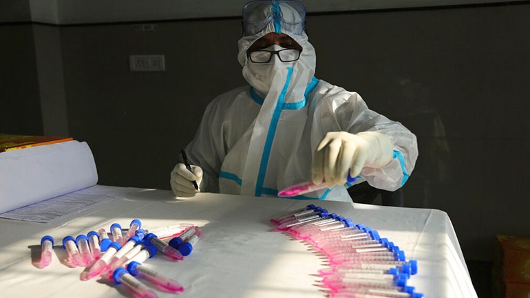 Η Κίνα ελπίζει να παράγει ετησίως 610 εκατ. δόσεις εμβολίων κατά του Covid-19