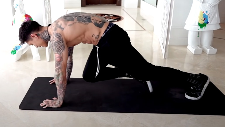 Μια 10λεπτη προπόνηση για σέξι γυμνασμένη κοιλιά!