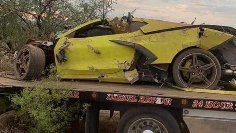 Δεν έμεινε τίποτα από την Corvette!