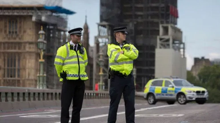 Νεκρός ένας αστυνομικός που δέχτηκε πυροβολισμό μέσα σε ένα κέντρο κράτησης στο νότιο Λονδίνο