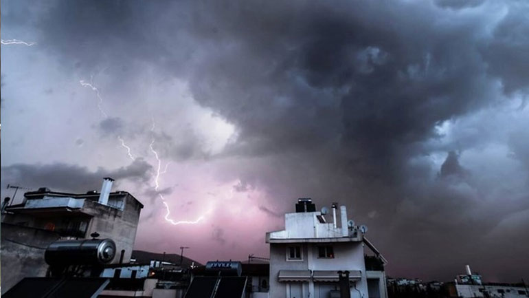 Επιδείνωση του καιρού το Σαββατοκύριακο με βροχές και καταιγίδες