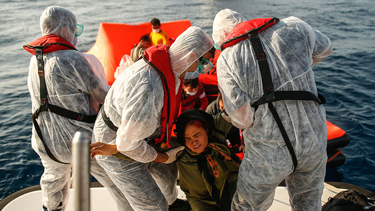 Γαλλία: Δέκα μετανάστες πνίγηκαν στην προσπάθειά τους να φτάσουν στο νησί Μαγιότ Γαλλία: Δέκα μετανάστες πνίγηκαν στην προσπάθειά τους να φτάσουν στο νησί Μαγιότ