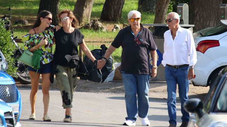 Γιάννης Κούστας: Βόλτα στο Ζάππειο με τη σύζυγό του και το ζεύγος Καίσαρη