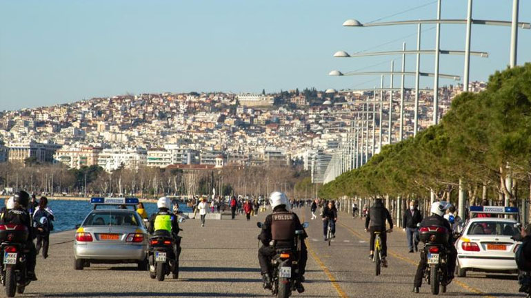 Αστυνομική επιχείρηση στη Νέα Παραλία για το παρεμπόριο