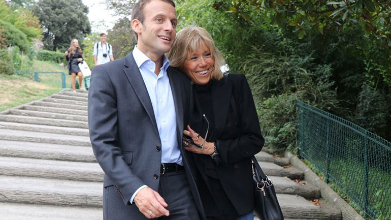 Η τρυφερή φωτογραφία του Emmanuel και της Brigitte Macron που έγινε Viral