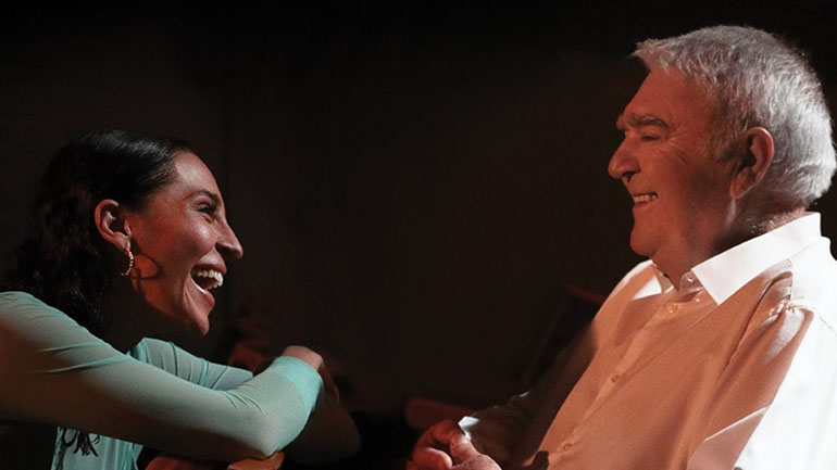 O Πασχάλης Τερζής επιστρέφει με νέο τραγούδι μαζί με την κόρη του O Πασχάλης Τερζής επιστρέφει με νέο τραγούδι μαζί με την κόρη του