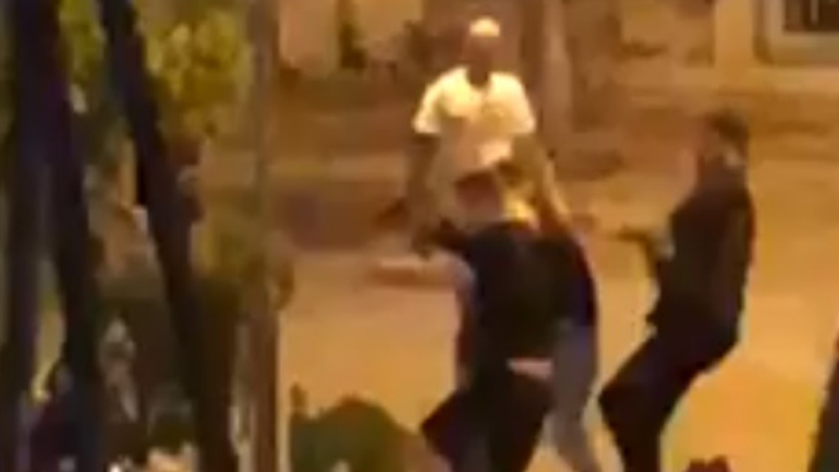 Άγριος καυγάς για τις μάσκες σε μπαρ στο Μαρούσι Άγριος καυγάς για τις μάσκες σε μπαρ στο Μαρούσι