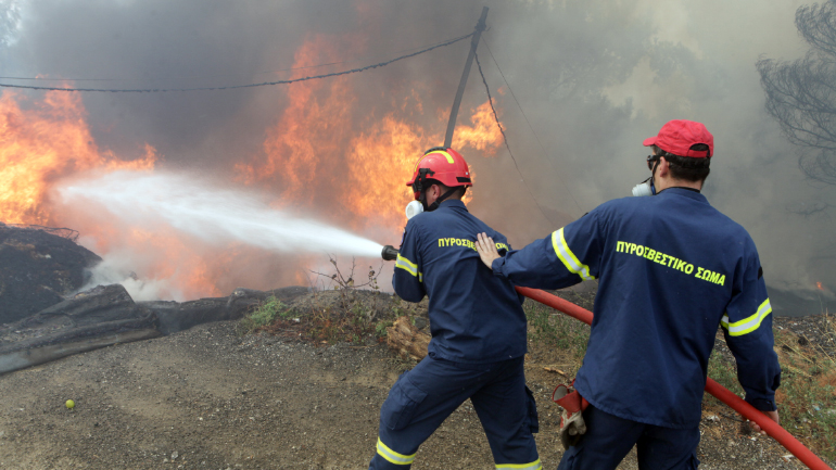Μεγάλη πυρκαγιά στον Βύρωνα