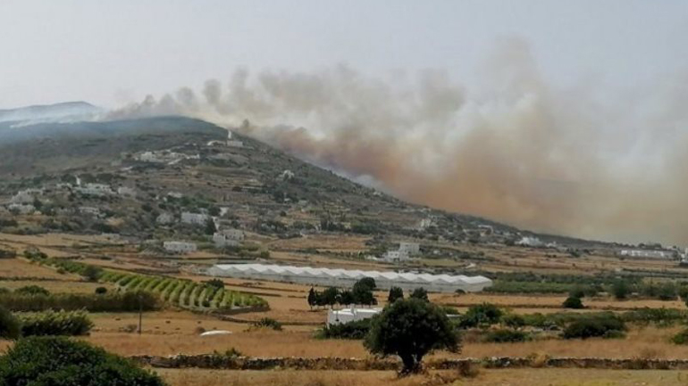 Μεγάλη φωτιά στο Μαράθι της Πάρου