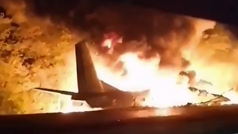 Ο πρόεδρος της Ουκρανίας επισκέφθηκε στο νοσοκομείο τον μοναδικό επιζώντα της αεροπορικής τραγωδίας