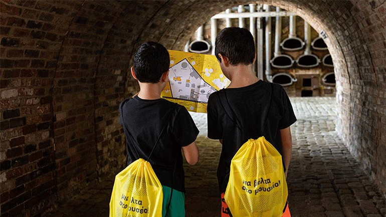 «Μια βόλτα στο μουσείο με… σακίδιο»: Οι άνθρωποι του Βιομηχανικού Μουσείου Φωταερίου συστήνουν τη νέα δράση