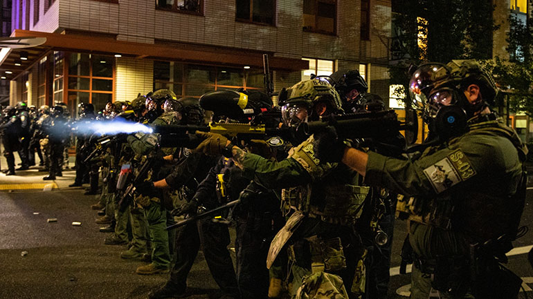 ΗΠΑ: Σε κατάσταση έκτακτης ανάγκης το Πόρτλαντ λόγω συγκέντρωσης των ακροδεξιών “Proud Boys” ΗΠΑ: Σε κατάσταση έκτακτης ανάγκης το Πόρτλαντ λόγω συγκέντρωσης των ακροδεξιών “Proud Boys”