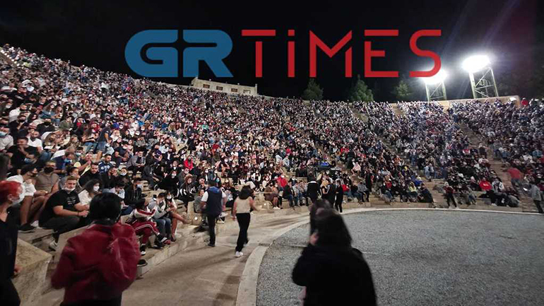 Απίστευτος συνωστισμός σε παράσταση στη Θεσσαλονίκη