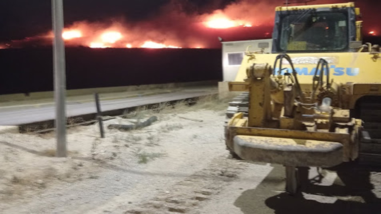 Μεγάλη φωτιά στη χωματερή στον δήμο Φυλής – Μήνυμα από το 112 στους κατοίκους της περιοχής