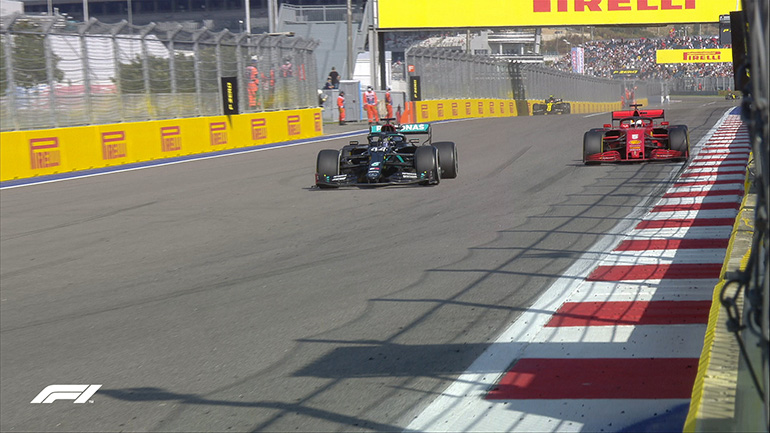 Ο Hamilton προσπερνά με απίστευτη ευκολία τη Ferrari του Vettel