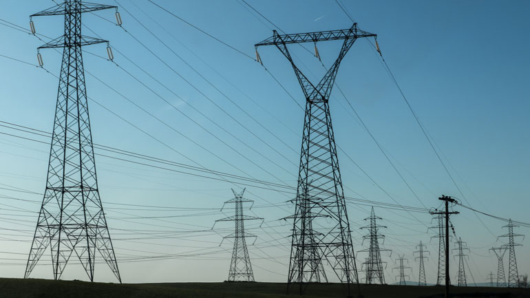 Τέσσερα μέτρα για φθηνότερο ρεύμα σε νοικοκυριά και επιχειρήσεις