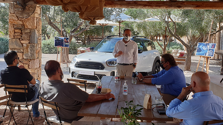 O επικεφαλής της MINI Μάνος Δρακωτός κατά τη  διάρκεια της δημοσιογραφικής παρουσίασης του ανανεωμένου Countryman