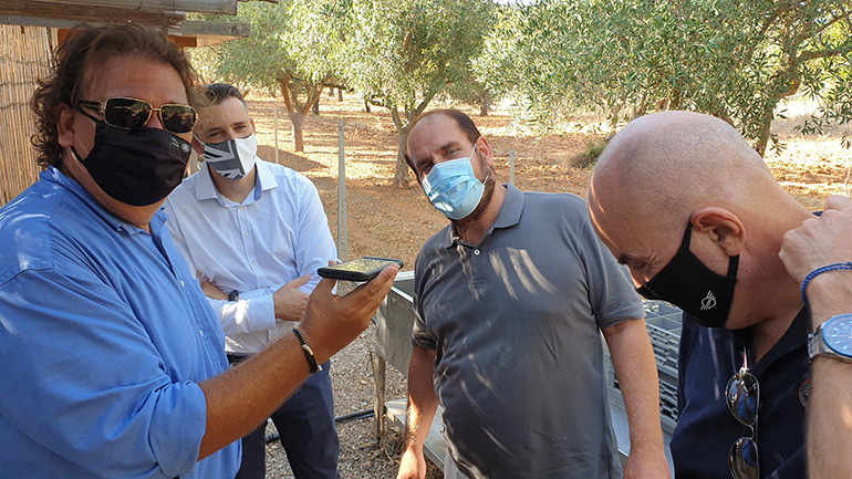 Συνέντευξη για το Πρώτο Πρόγραμμα με μάσκες. Από αριστερά: Πάρις Ποντίκας, Κώστας Διαμαντής,Βαγγέλης Γκούμας και Νίκος Σάλτας