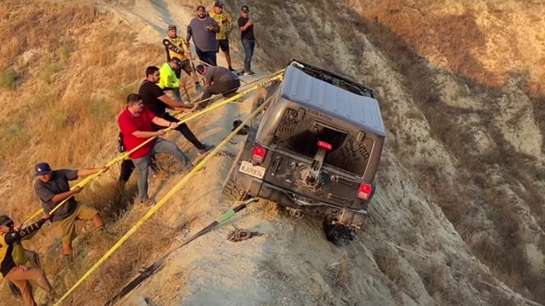 Τον έσωσαν από βέβαιη πτώση στον γκρεμό!