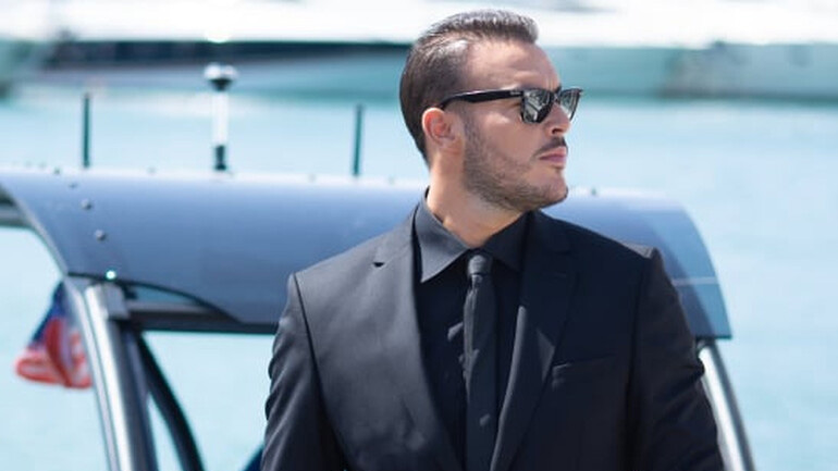 Ο Σάκης Αρσενίου «παίρνει πίσω την αγάπη» !