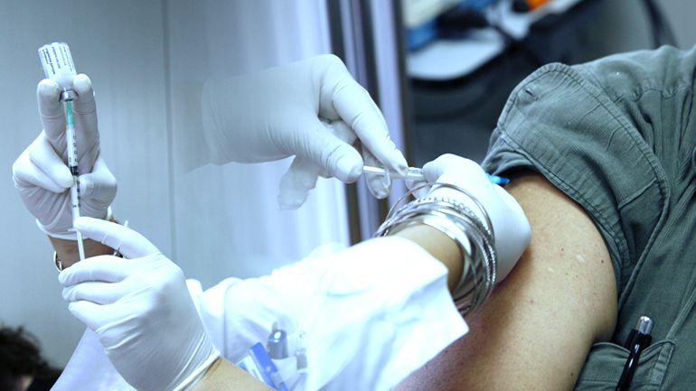 Ξεκίνησε η συνταγογράφηση για το εμβόλιο της γρίπης