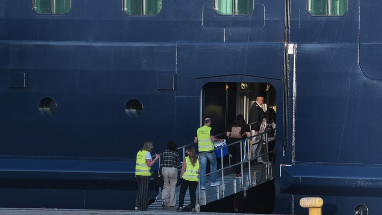 Εν αναμονή των αποτελεσμάτων του τρίτου τεστ για κορωνοϊό στους 12 ναυτικούς του «Mein Schiff 6»