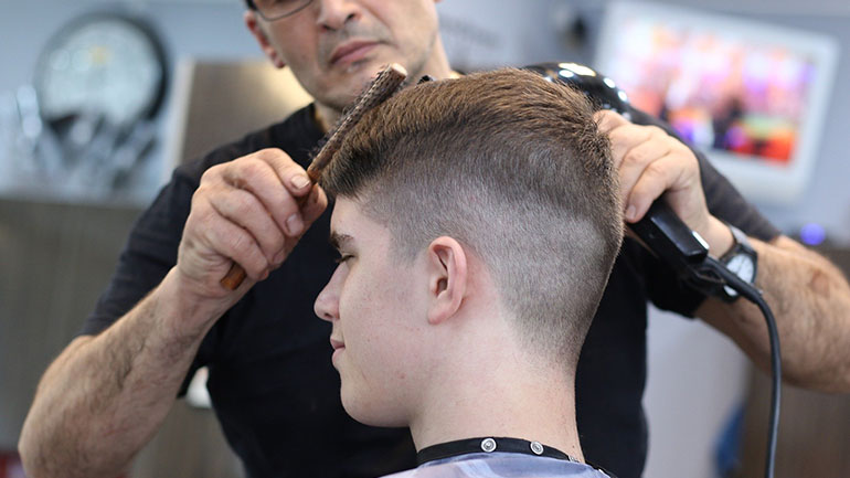 Γερμανία: Αυξήθηκε η τιμή του παιδικού κουρέματος στη μετά lockdown εποχή