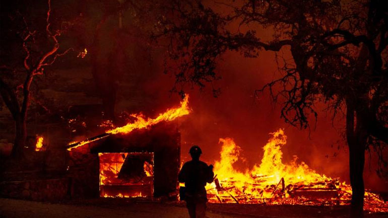 Τρεις νεκροί από τις πυρκαγιές στη βόρεια Καλιφόρνια