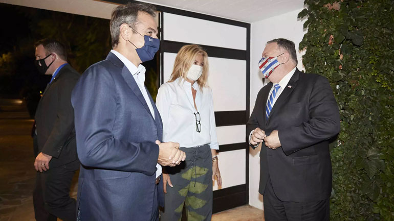 SOS: Η paramilitaire εκδοχή της Μαρέβας με σανδάλια Φραγκισκανού καλόγερου