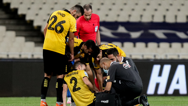 ΑΕΚ: Θλάση Α’ βαθμού ο Μπακάκης, προπονήθηκε κανονικά ο Ολιβέιρα