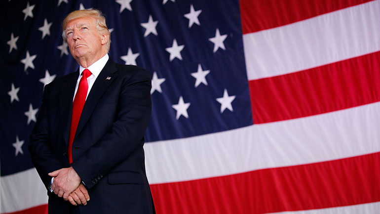 Θα μπορούσε το σχέδιο του Τραμπ κατά της δημοκρατίας να διαλύσει τις ΗΠΑ;